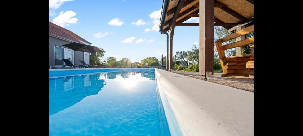 Siritovci Olive Tree House With Jacuzzi, Wifi And 40M2 Poolヴィラ エクステリア 写真