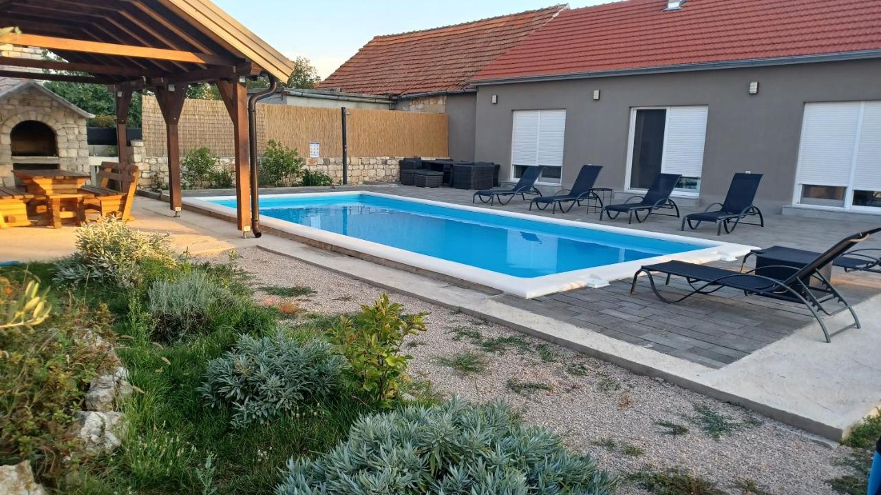 Siritovci Olive Tree House With Jacuzzi, Wifi And 40M2 Poolヴィラ エクステリア 写真