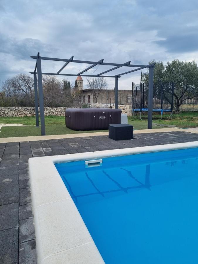 Siritovci Olive Tree House With Jacuzzi, Wifi And 40M2 Poolヴィラ エクステリア 写真